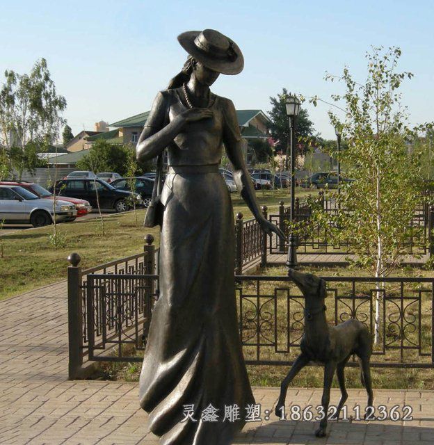 美女遛狗铜雕