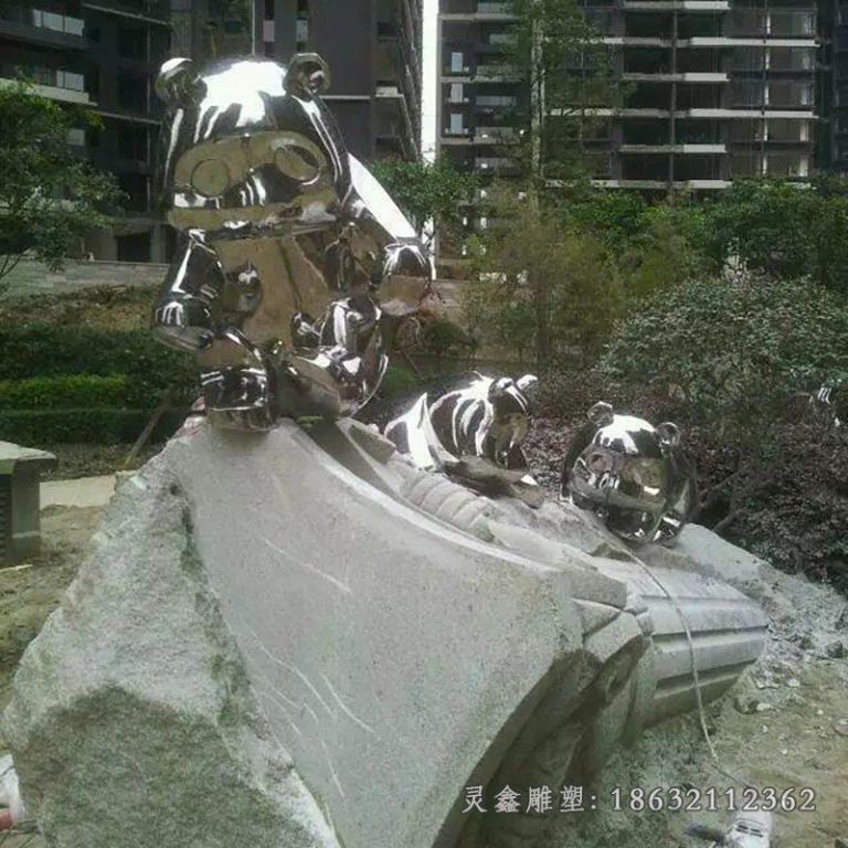 不锈钢熊猫雕塑 (1)