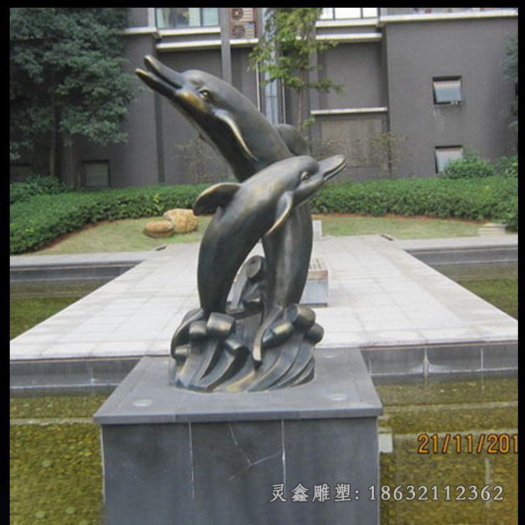跳跃海豚铜雕