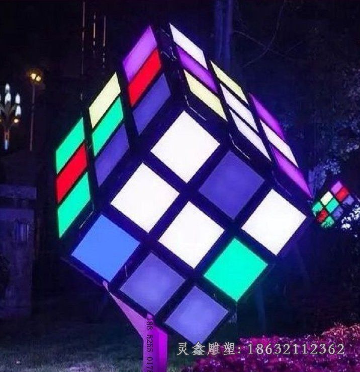 不锈钢魔方雕塑 (5)_看图王