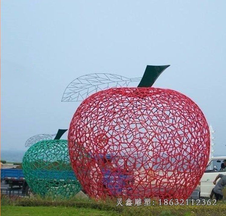 不锈钢苹果雕塑 (2)