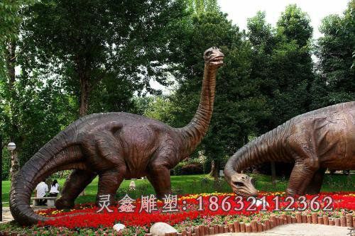 恐龙雕塑