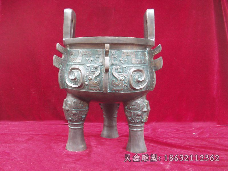 葵龙纹鼎