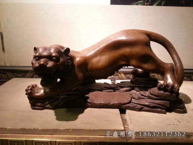 老虎铜雕，老虎下山铜雕
