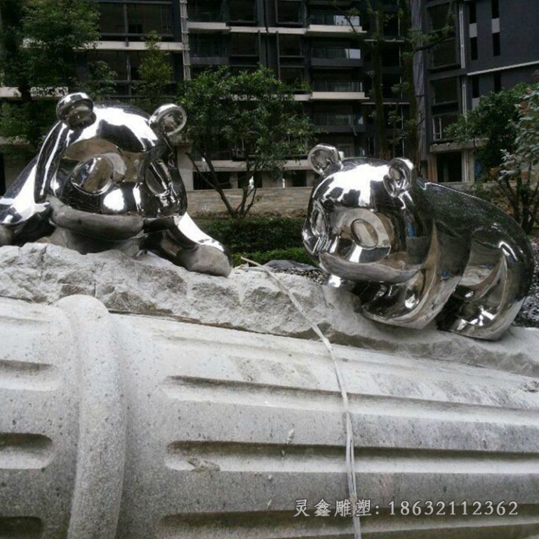 不锈钢熊猫雕塑 (1)