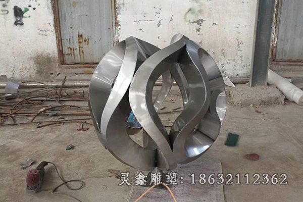 不锈钢圆环雕塑 (1)