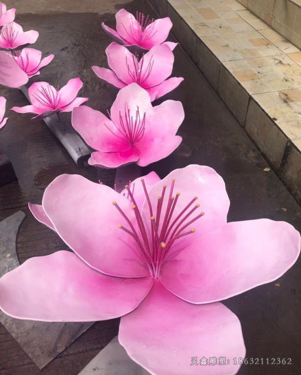 不锈钢花朵景观雕塑