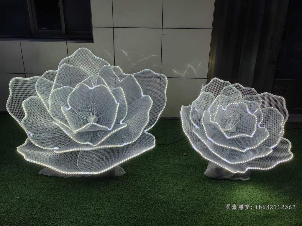 不锈钢镂空花朵雕塑