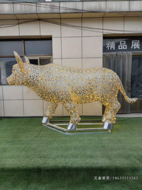 镂空不锈钢牛雕塑