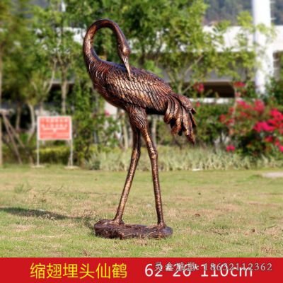 广场缩翅埋头仙鹤铜雕