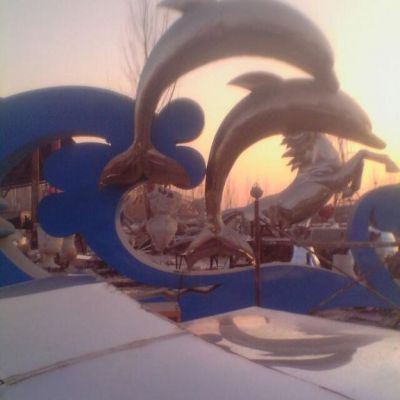 城市海豚动物铜雕