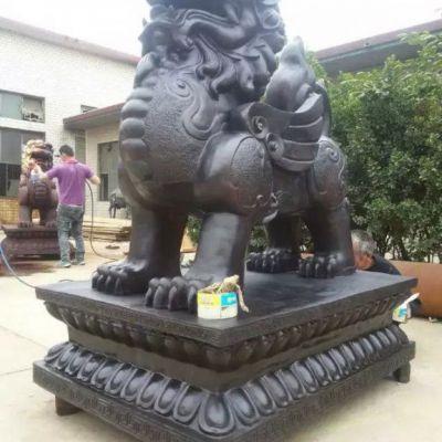 广场麒麟抽象动物铜雕