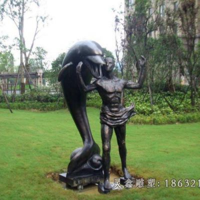 广场海豚嬉戏动物铜雕