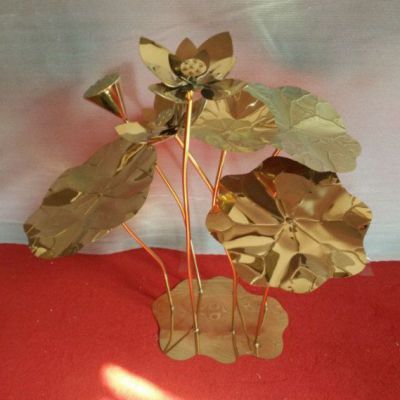 钛金色荷花景观铜雕 