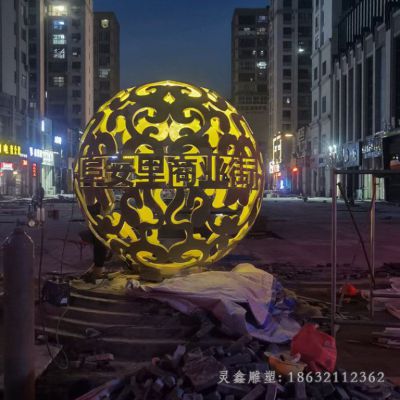 不锈钢镂空球步行街雕塑