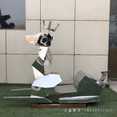 不锈钢卧姿鹿雕塑 