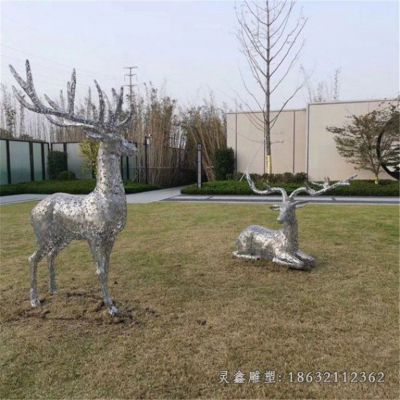 不锈钢镜面鹿卧姿雕塑
