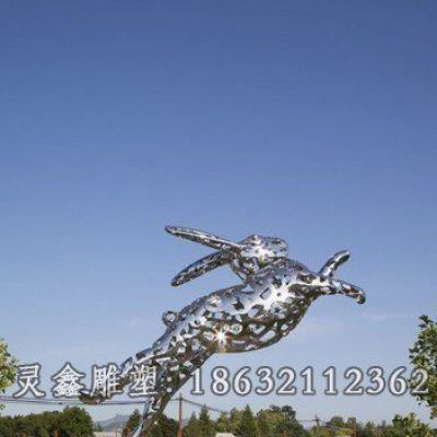 不锈钢镂空兔子标志雕塑 