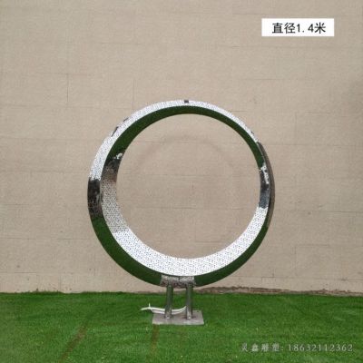 镂空不锈钢月亮雕塑